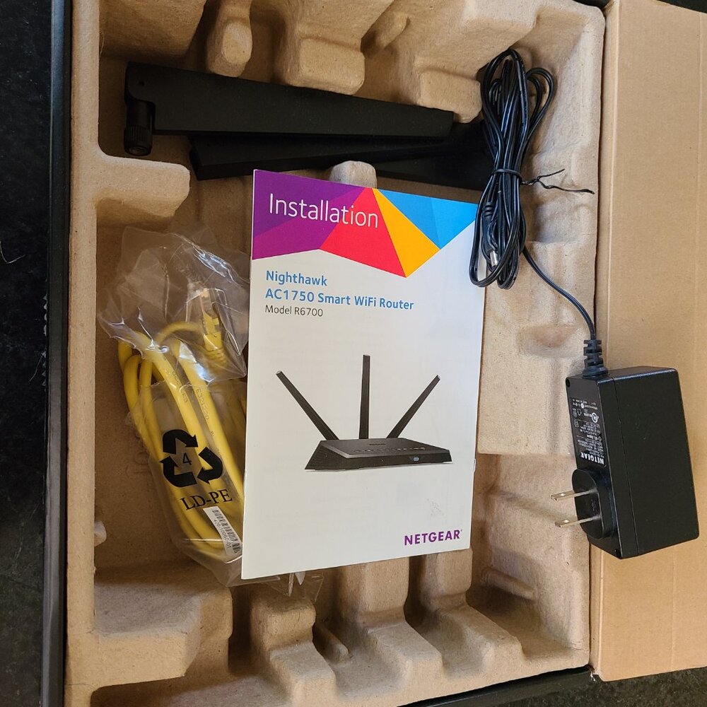 NETGEAR R6700 Nighthawk AC1750 Smart WiFi Router - R6700-100NAS - Picture 4 of 5